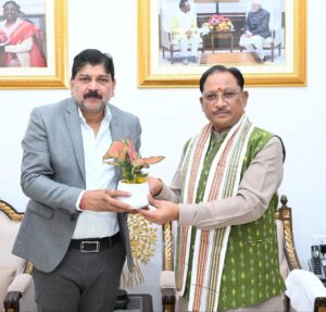 अमृत भारत स्टेशन योजना के अंतर्गत विकसित सरोना एवं बालोद रेलवे स्टेशन का होगा शुभारंभ मुख्यमंत्री विष्णुदेव साय से रायपुर मंडल रेल प्रबंधक (डीआरएम) दयानन्द ने की सौजन्य भेंट