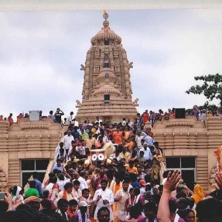 आज भगवान जगन्नाथ की रथयात्रा:रायपुर में सोने की झाड़ू से होगी छेरापहरा, फूलों से सजे मंदिर