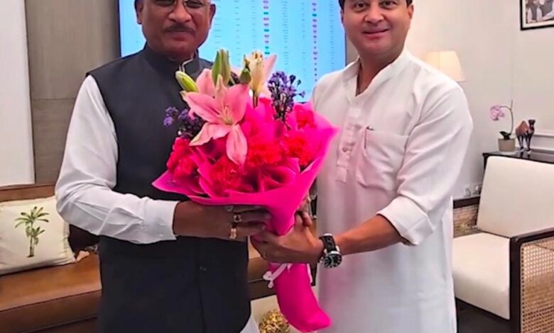 छत्तीसगढ़ के दूरस्थ क्षेत्रों को मिलेगी मजबूत डिजिटल पहचान, 2,305 नए मोबाइल टावरों के लिए मुख्यमंत्री श्री विष्णु देव साय ने केंद्र से मांगी मंजूरी छत्तीसगढ़ के दूरस्थ क्षेत्रों को मिलेगी मजबूत डिजिटल पहचान, 2,305 नए मोबाइल टावरों के लिए मुख्यमंत्री श्री विष्णु देव साय ने केंद्र से मांगी मंजूरी