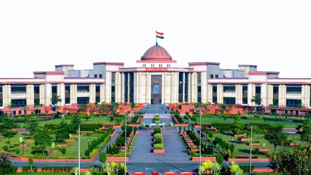 परिवार में एक भी सदस्य सरकारी नौकरी में है, तो नहीं मिलेगी अनुकंपा नियुक्ति:छत्तीसगढ़ हाई कोर्ट का बड़ा फैसला