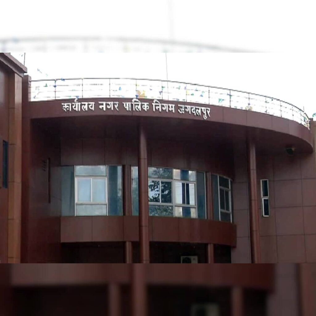 जगदलपुर : प्रतिबंधित सिंगल यूज प्लास्टिक पर नगर निगम की बड़ी कार्रवाई,संजय मार्केट में फेरी वाहन से प्लास्टिक सामग्री जब्त, विक्रेता पर 10 हजार का जुर्माना