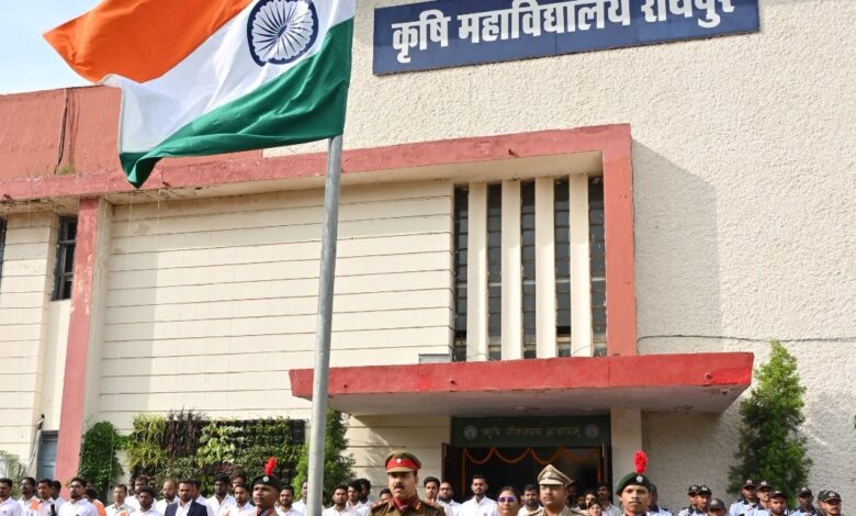 देश को कृषि उत्पादन में आत्मनिर्भर बनाने में योगदान दें कृषि वैज्ञानिक और विद्यार्थी: डाॅ. चंदेल