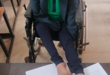 हौसले की उड़ान-हाथों से दिव्यांग राखी ने पैरों से लिखकर 10वीं में हासिल किए 73.6 प्रतिशत अंक