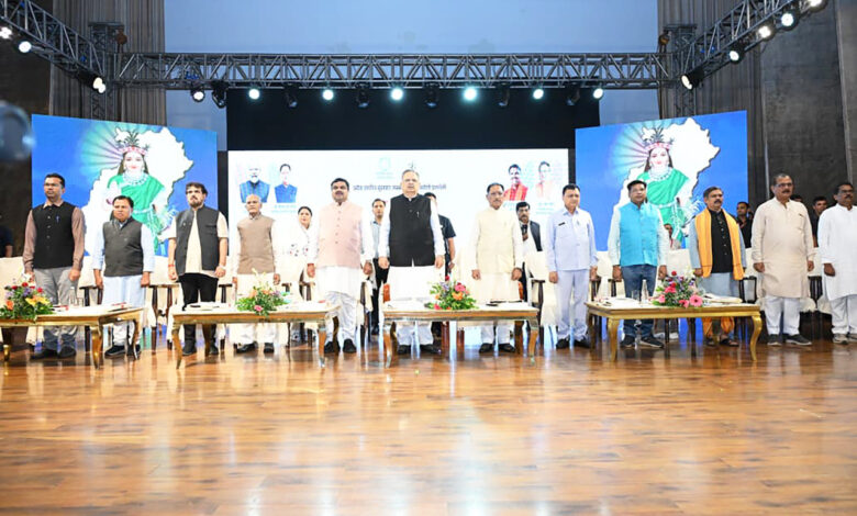 रायपुर : कोसा की चमक अब वैश्विक बाजार तक : मुख्यमंत्री ने लॉन्च किया छत्तीसगढ़ का प्रीमियम हैंडलूम ब्रांड ‘कोशल फैब’ रायपुर : कोसा की चमक अब वैश्विक बाजार तक : मुख्यमंत्री ने लॉन्च किया छत्तीसगढ़ का प्रीमियम हैंडलूम ब्रांड ‘कोशल फैब’