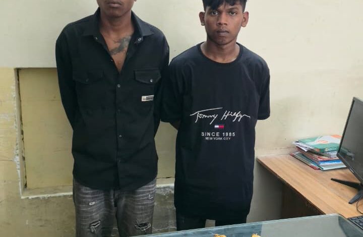 60 लाख की चोरी का पुलिस ने किया खुलासा, मोवा के दो युवक गिरफ्तार 60 लाख की चोरी का पुलिस ने किया खुलासा, मोवा के दो युवक गिरफ्तार