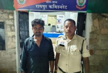 सेलून से 7.32 लाख का सामान लेकर फरार कर्मचारी हावड़ा से गिरफ्तार