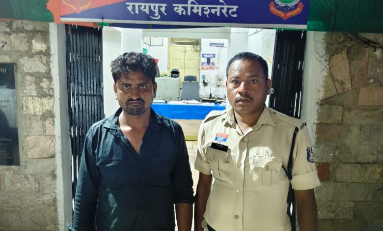 सेलून से 7.32 लाख का सामान लेकर फरार कर्मचारी हावड़ा से गिरफ्तार