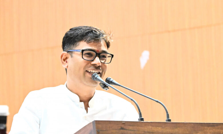 रायपुर : युवा अपने हौसलों को मजबूत करें और लक्ष्य हासिल करने निरंतर प्रयास करें : वित्त मंत्री श्री ओ.पी. चौधरी रायपुर : युवा अपने हौसलों को मजबूत करें और लक्ष्य हासिल करने निरंतर प्रयास करें : वित्त मंत्री श्री ओ.पी. चौधरी