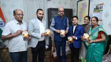 राज्यपाल श्री डेका ने 12 वर्षीय छात्र मास्टर दिव्यांश की पुस्तक ‘थॉट्स अबाउट गॉड‘ का किया विमोचन राज्यपाल श्री डेका ने 12 वर्षीय छात्र मास्टर दिव्यांश की पुस्तक ‘थॉट्स अबाउट गॉड‘ का किया विमोचन