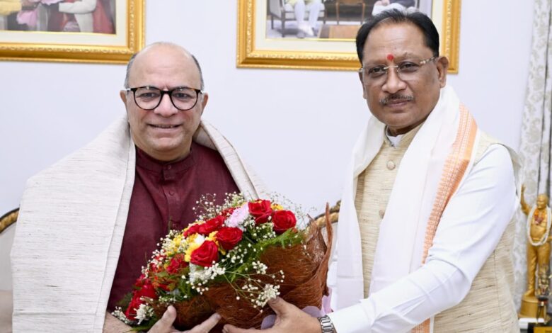 मुख्यमंत्री श्री विष्णुदेव साय से निर्माता-निर्देशक डॉ. चंद्रप्रकाश द्विवेदी ने की सौजन्य मुलाकात मुख्यमंत्री श्री विष्णुदेव साय से निर्माता-निर्देशक डॉ. चंद्रप्रकाश द्विवेदी ने की सौजन्य मुलाकात