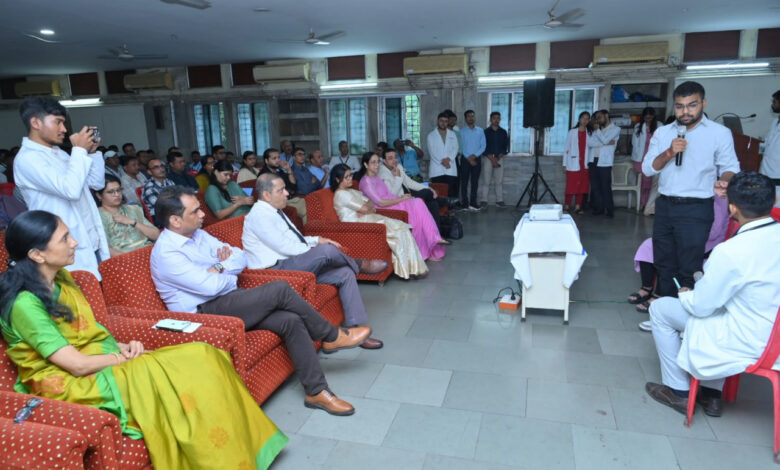 रायपुर : नेत्रदान को बढ़ावा देने के लिए अम्बेडकर अस्पताल में राज्य स्तरीय कार्यशाला आयोजित रायपुर : नेत्रदान को बढ़ावा देने के लिए अम्बेडकर अस्पताल में राज्य स्तरीय कार्यशाला आयोजित