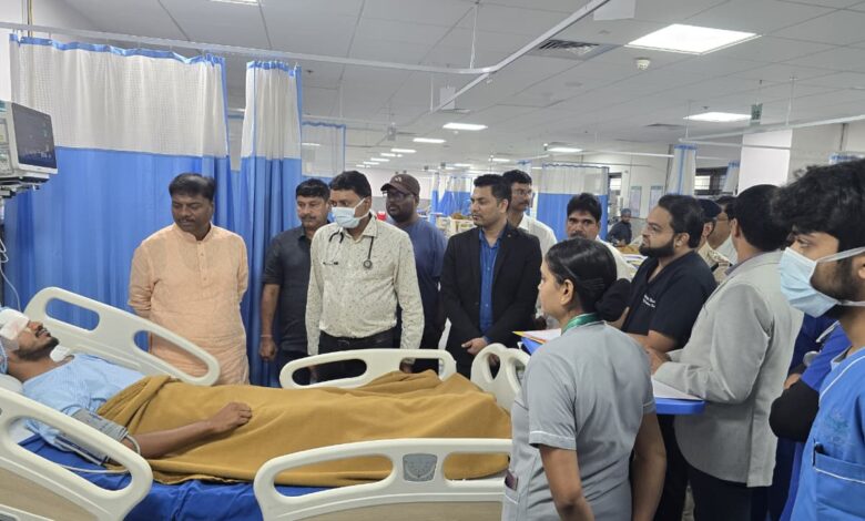 घायल जवानों से मिले वन मंत्री श्री केदार कश्यप, बेहतर उपचार के दिए निर्देश