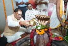 मुख्यमंत्री श्री विष्णुदेव साय ने बाबा कर्मेश्वर का किया रुद्राभिषेक