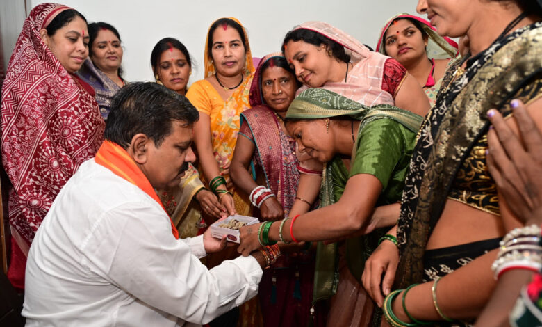 बिहान की दीदियों ने उपमुख्यमंत्री श्री विजय शर्मा को राखी बांधकर दी बधाई