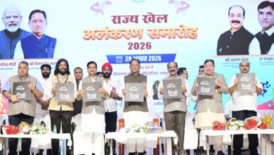 मुख्यमंत्री श्री विष्णु देव साय ने खेलों पर आधारित फोटो प्रदर्शनी और कॉफी टेबल बुक ‘हमारे खिलाड़ी’ का किया विमोचन मुख्यमंत्री श्री विष्णु देव साय ने खेलों पर आधारित फोटो प्रदर्शनी और कॉफी टेबल बुक ‘हमारे खिलाड़ी’ का किया विमोचन