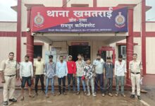 खमतराई पुलिस का वारंटियों पर शिकंजा, एक दिन में 12 वारंट तामील; फरार आरोपी कोर्ट में पेश