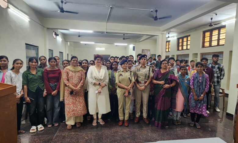 दुर्गा महाविद्यालय मोदहा पारा में हैकाथॉन एवं यातायात जागरूकता कार्यक्रम आयोजित दुर्गा महाविद्यालय मोदहा पारा में हैकाथॉन एवं यातायात जागरूकता कार्यक्रम आयोजित