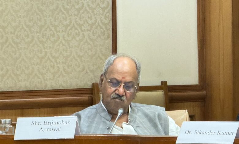 देश की परीक्षा व्यवस्था मजबूत हो, छत्तीसगढ़ की प्रतिभाएं विश्व पटल पर चमकें,संसदीय समिति में बृजमोहन अग्रवाल