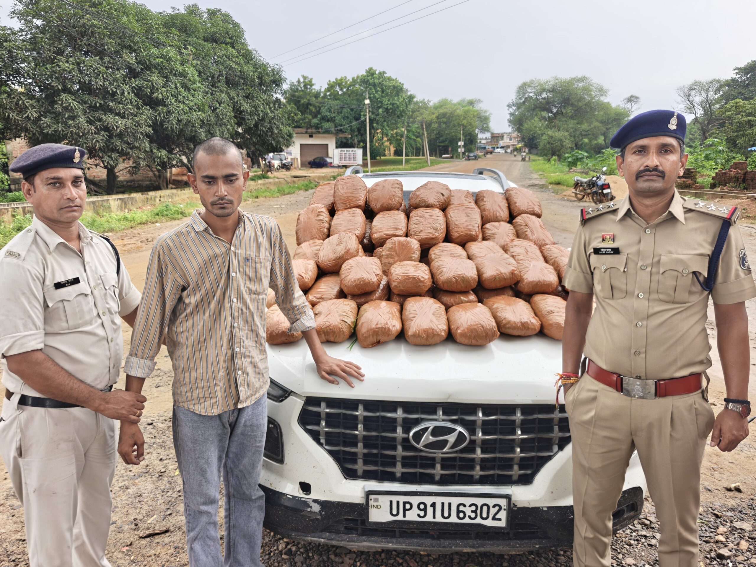 जशपुर में 60 किलो गांजा जब्त, अंतर्राज्यीय तस्कर गिरफ्तार