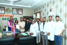स्वास्थ्य मंत्री श्री श्याम बिहारी जायसवाल से मिले इंटर्न डॉक्टर, आंदोलन स्थगित करने का लिया निर्णय स्वास्थ्य मंत्री श्री श्याम बिहारी जायसवाल से मिले इंटर्न डॉक्टर, आंदोलन स्थगित करने का लिया निर्णय