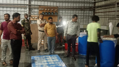 रात 12 बजे वैद्य फूड में राजस्व, खाद्य औषधि एवं पुलिस की संयुक्त टीम की दबिश, 200 किलो पनीर जब्त रात 12 बजे वैद्य फूड में राजस्व, खाद्य औषधि एवं पुलिस की संयुक्त टीम की दबिश, 200 किलो पनीर जब्त