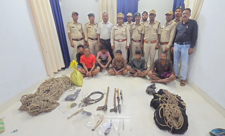 वन मंत्री श्री केदार कश्यप के निर्देश पर इन्द्रावती टाइगर रिजर्व में वन्यजीव शिकार पर बड़ी कार्रवाई, 6 आरोपी गिरफ्तार वन मंत्री श्री केदार कश्यप के निर्देश पर इन्द्रावती टाइगर रिजर्व में वन्यजीव शिकार पर बड़ी कार्रवाई, 6 आरोपी गिरफ्तार