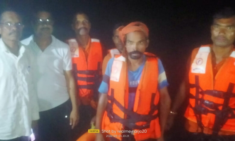उफनती नदी में चट्टान पर फंसे ग्रामीण का डीडीआरएफ टीम ने किया सुरक्षित रेस्क्यू