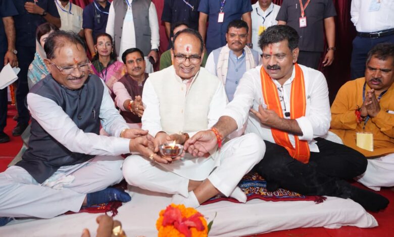 केंद्रीय मंत्री श्री शिवराज सिंह चौहान और मुख्यमंत्री श्री विष्णु देव साय ने सक्ति जिले में 121.70 करोड़ रुपए के 38 विकास कार्यों का किया लोकार्पण एवं भूमिपूजन