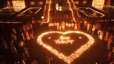 रायपुर : ‘आशीर्वाद का दीया’ से जगमगाया नवा रायपुर, एक लाख दीपों ने दिया सेवा और सहभागिता का संदेश रायपुर : ‘आशीर्वाद का दीया’ से जगमगाया नवा रायपुर, एक लाख दीपों ने दिया सेवा और सहभागिता का संदेश