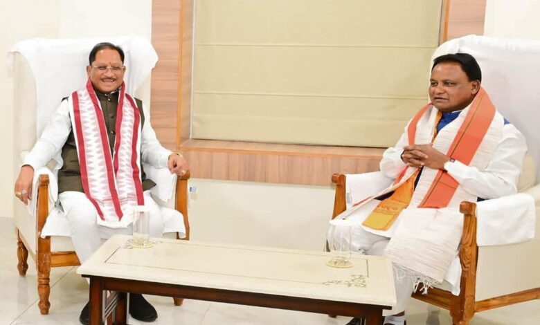 मुख्यमंत्री श्री विष्णु देव साय ने ओडिशा के मुख्यमंत्री श्री मोहन चरण माझी से की सौजन्य भेंट मुख्यमंत्री श्री विष्णु देव साय ने ओडिशा के मुख्यमंत्री श्री मोहन चरण माझी से की सौजन्य भेंट