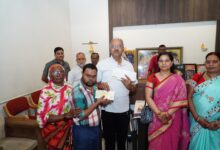 जरूरतमंदों को सांसद बृजमोहन अग्रवाल का संबल, 140 हितग्राहियों को बांटे 21 लाख रुपये के चेक