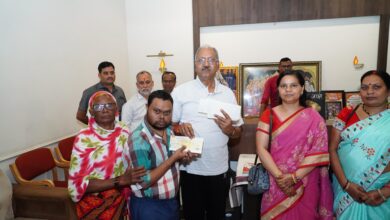 जरूरतमंदों को सांसद बृजमोहन अग्रवाल का संबल, 140 हितग्राहियों को बांटे 21 लाख रुपये के चेक