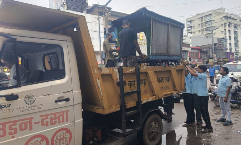 रायपुर, में अतिक्रमण पर चला संयुक्त अभियान, सड़क बाधित करने वालों पर कार्रवाई