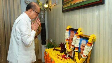 रायपुर : राज्यपाल श्री रमेन डेका ने महात्मा गांधी एवं लाल बहादुर शास्त्री को श्रद्धा सुमन अर्पित किए
